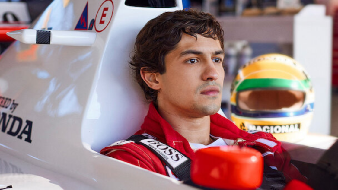 Ayrton Senna, interpretado pelo ator Gabriel Leone