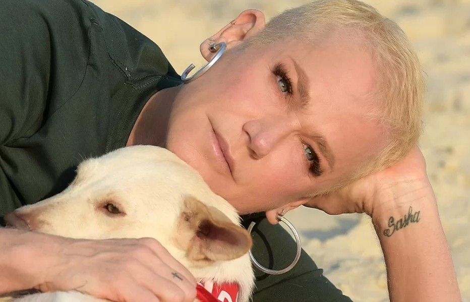 Xuxa com um cão