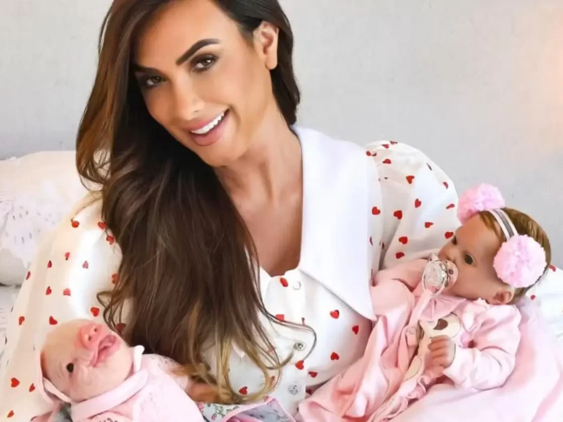 Nicole Bahls e seu Bebê Reborn
