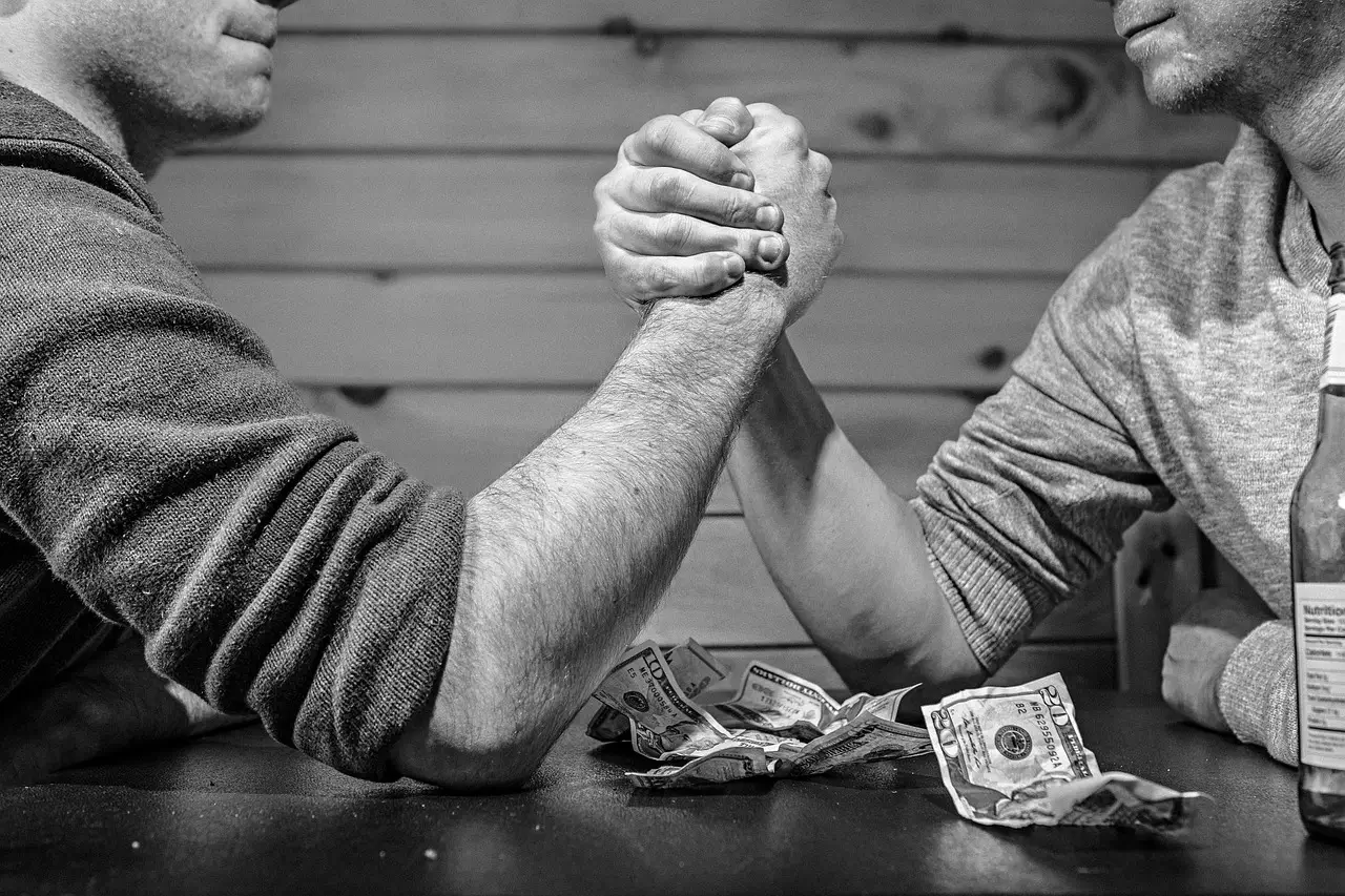 Donos de duas redes sociais brigam publicamente