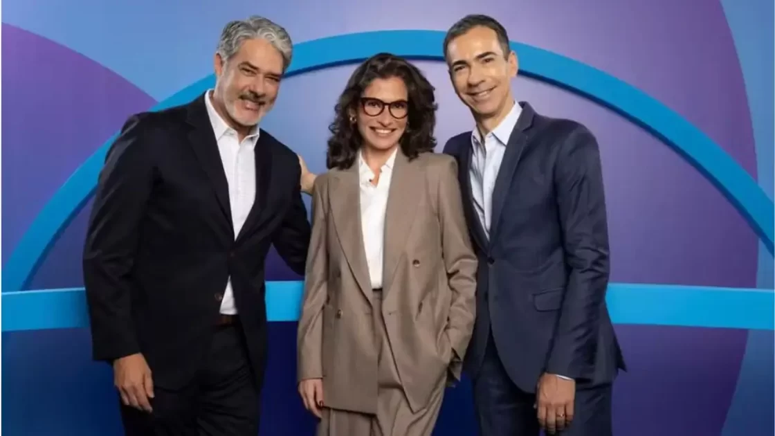 William Bonner dá lugar a César Tralli no Jornal Nacional, com Renata Vasconcellos (Foto: Daniela Toviansky/Globo)